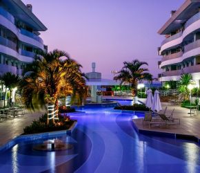 Apartamento no Bairro Canasvieiras em Florianópolis com 3 Dormitórios (3 suítes) - 457390