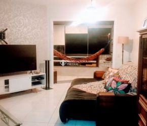 Apartamento no Bairro Canasvieiras em Florianópolis com 2 Dormitórios (1 suíte) - 412575