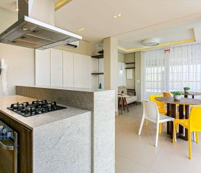 Apartamento no Bairro Canasvieiras em Florianópolis com 2 Dormitórios (1 suíte) e 82 m² - CO0254
