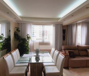 Apartamento no Bairro Canto em Florianópolis com 3 Dormitórios (1 suíte) e 78 m² - 5191