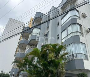 Apartamento no Bairro Canto em Florianópolis com 3 Dormitórios e 84 m² - 20564