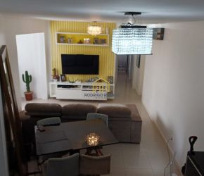 Apartamento no Bairro Capoeiras em Florianópolis com 2 Dormitórios (1 suíte) - A2382
