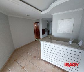 Apartamento no Bairro Capoeiras em Florianópolis com 3 Dormitórios (1 suíte) e 107.1 m² - 100582