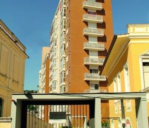 Apartamento no Bairro Centro em Florianópolis com 2 Dormitórios (1 suíte) e 67 m² - 1372