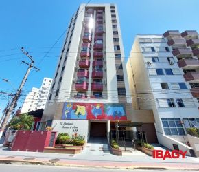 Apartamento no Bairro Centro em Florianópolis com 3 Dormitórios (1 suíte) e 119.64 m² - 116704