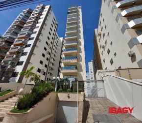 Apartamento no Bairro Centro em Florianópolis com 3 Dormitórios (1 suíte) e 188 m² - 123162