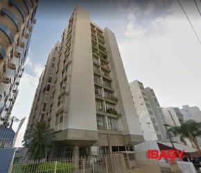 Apartamento no Bairro Centro em Florianópolis com 2 Dormitórios (1 suíte) e 75 m² - 123471