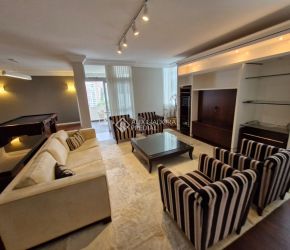 Apartamento no Bairro Centro em Florianópolis com 4 Dormitórios (2 suítes) - 706497
