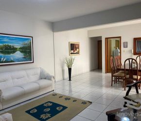 Apartamento no Bairro Centro em Florianópolis com 3 Dormitórios (1 suíte) e 140 m² - AP0974