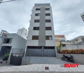 Apartamento no Bairro Centro em Florianópolis com 3 Dormitórios (1 suíte) e 221 m² - 114250