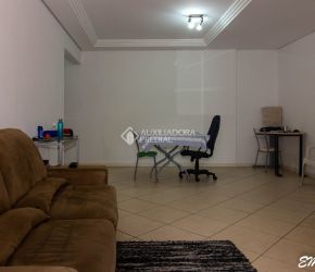 Apartamento no Bairro Córrego Grande em Florianópolis com 3 Dormitórios (1 suíte) - 450628