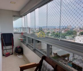 Apartamento no Bairro Estreito em Florianópolis com 3 Dormitórios (1 suíte) - A3369