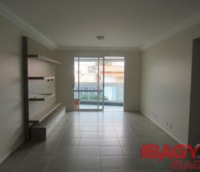 Apartamento no Bairro Estreito em Florianópolis com 3 Dormitórios (1 suíte) e 120.8 m² - 77545