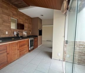 Apartamento no Bairro Ingleses em Florianópolis com 3 Dormitórios (1 suíte) e 115 m² - 1005