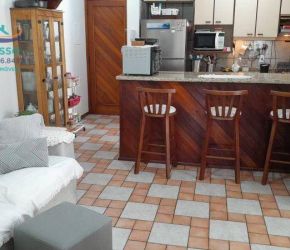 Apartamento no Bairro Ingleses em Florianópolis com 3 Dormitórios (1 suíte) e 82 m² - AP2259