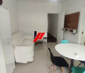 Apartamento no Bairro Itacorubí em Florianópolis com 2 Dormitórios (1 suíte) e 70 m² - AP02414L