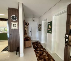 Apartamento no Bairro Jurerê em Florianópolis com 3 Dormitórios (3 suítes) e 184 m² - AP0786