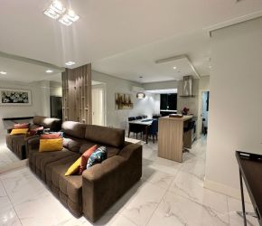 Apartamento no Bairro Jurerê em Florianópolis com 2 Dormitórios (1 suíte) e 70 m² - AP0880