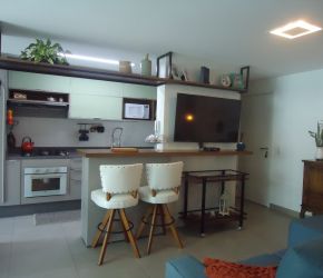 Apartamento no Bairro Monte Verde em Florianópolis com 3 Dormitórios (1 suíte) - 451211