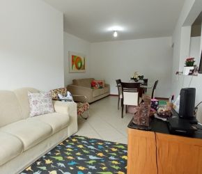 Apartamento no Bairro Trindade em Florianópolis com 3 Dormitórios (1 suíte) - 727