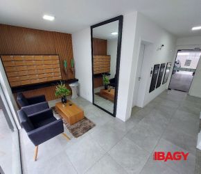 Apartamento no Bairro Trindade em Florianópolis com 1 Dormitórios e 32.67 m² - 117573