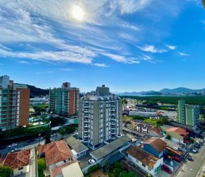 Apartamento no Bairro Trindade em Florianópolis com 4 Dormitórios (4 suítes) - A4023