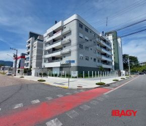 Apartamento no Bairro Trindade em Florianópolis com 2 Dormitórios (1 suíte) e 74 m² - 123287