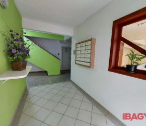 Apartamento no Bairro Trindade em Florianópolis com 2 Dormitórios e 52.34 m² - 123796