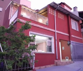 Casa no Bairro Agronômica em Florianópolis com 3 Dormitórios (1 suíte) - C203