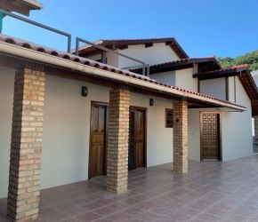 Casa no Bairro Barra da Lagoa em Florianópolis com 5 Dormitórios (3 suítes) e 400 m² - CA000655
