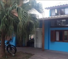Casa no Bairro Cachoeira do Bom Jesus em Florianópolis com 3 Dormitórios e 84 m² - CA001063