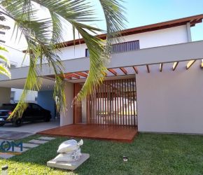 Casa no Bairro Cachoeira do Bom Jesus em Florianópolis com 4 Dormitórios (4 suítes) e 236 m² - CA0657
