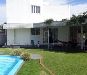 Casa no Bairro Cachoeira do Bom Jesus em Florianópolis com 3 Dormitórios (1 suíte) e 200 m² - 1049