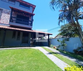 Casa no Bairro Cacupé em Florianópolis com 3 Dormitórios (1 suíte) e 380 m² - 4361
