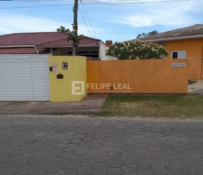 Casa no Bairro Campeche em Florianópolis com 4 Dormitórios (1 suíte) - 17113