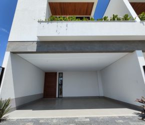 Casa no Bairro Campeche em Florianópolis com 3 Dormitórios (1 suíte) - RMX1291