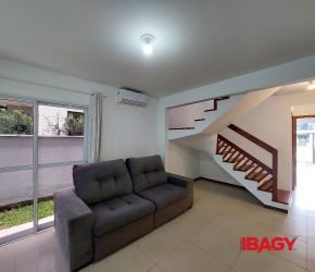 Casa no Bairro Campeche em Florianópolis com 3 Dormitórios (1 suíte) e 114 m² - 121729