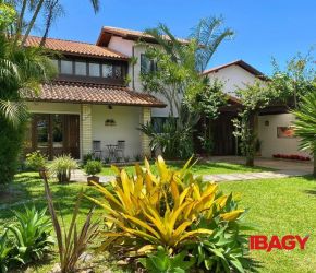 Casa no Bairro Campeche em Florianópolis com 4 Dormitórios (1 suíte) e 180 m² - 121891
