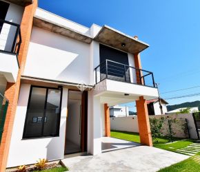 Casa no Bairro Campeche em Florianópolis com 3 Dormitórios (1 suíte) - 411530