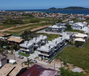 Casa no Bairro Campeche em Florianópolis com 3 Dormitórios (3 suítes) - 441100