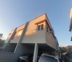 Casa no Bairro Campeche em Florianópolis com 3 Dormitórios - 438689