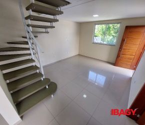 Casa no Bairro Campeche em Florianópolis com 3 Dormitórios (1 suíte) e 110 m² - 122784