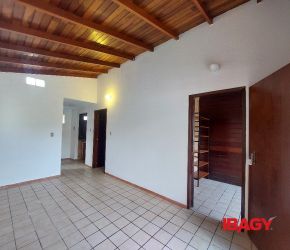 Casa no Bairro Campeche em Florianópolis com 2 Dormitórios e 50 m² - 122369