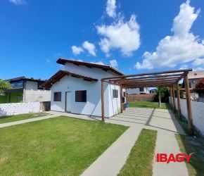 Casa no Bairro Campeche em Florianópolis com 1 Dormitórios e 61 m² - 123177