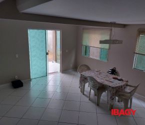 Casa no Bairro Campeche em Florianópolis com 3 Dormitórios (1 suíte) - 123246