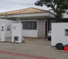 Casa no Bairro Campeche em Florianópolis com 2 Dormitórios (1 suíte) - 123677