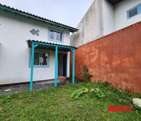 Casa no Bairro Campeche em Florianópolis com 1 Dormitórios e 52 m² - 123807
