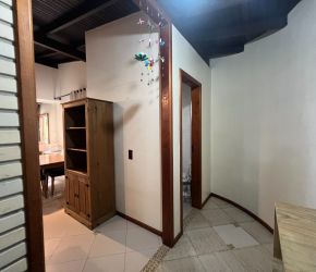 Casa no Bairro Campeche em Florianópolis com 5 Dormitórios (1 suíte) - 477244