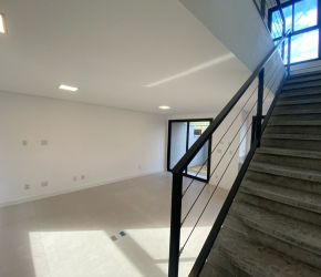 Casa no Bairro Campeche em Florianópolis com 3 Dormitórios (1 suíte) - 474591