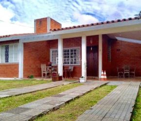 Casa no Bairro Canasvieiras em Florianópolis com 5 Dormitórios (1 suíte) e 385 m² - 19936
